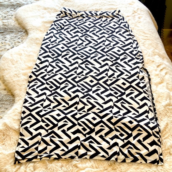 Romeo & Juliet Aztec print maxi skirt. Size Medium. - Picture 4 of 11